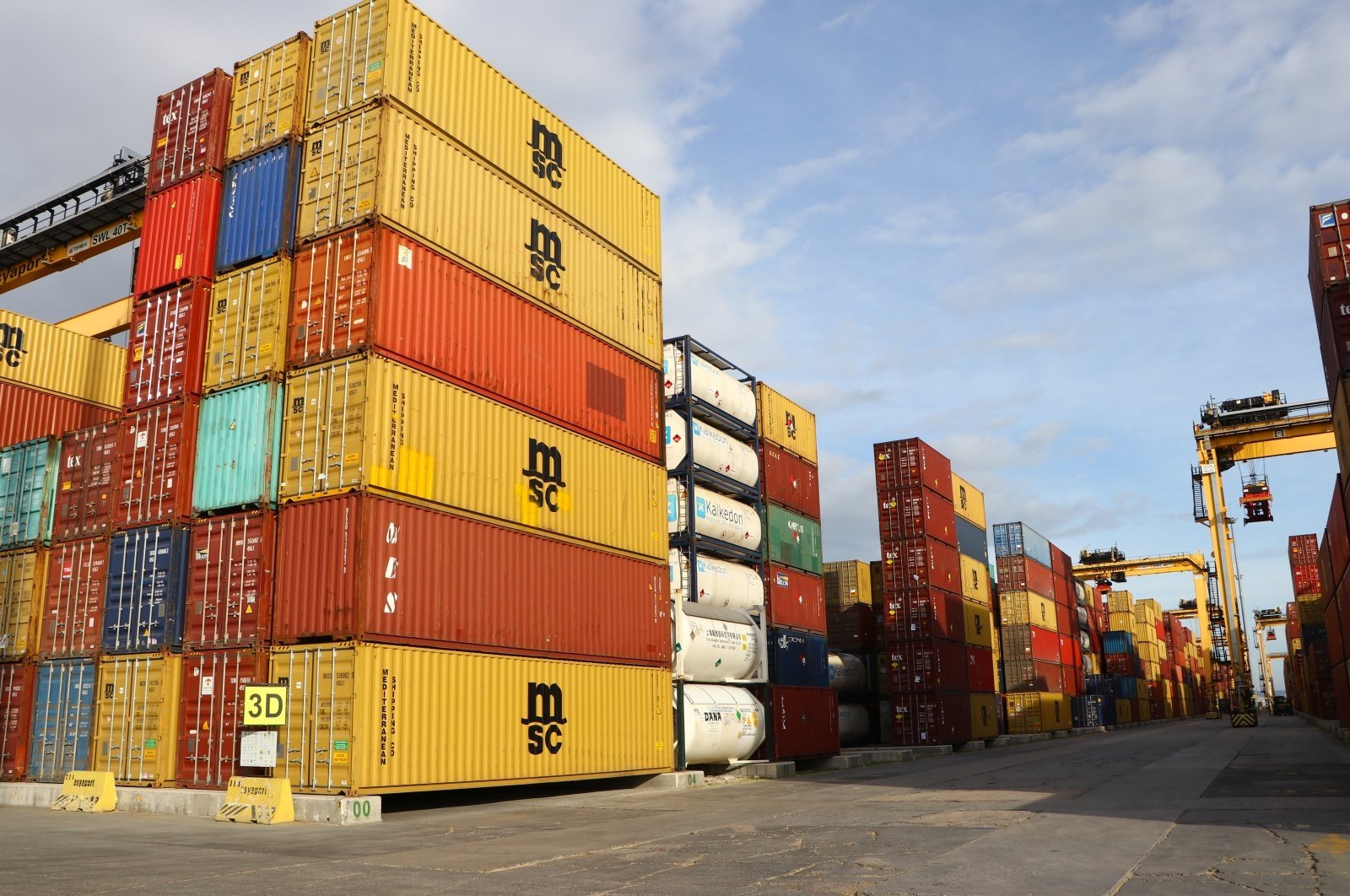 Containers carrying traded goods wait at a port in Tekirdağ, northwestern Türkiye, May 2, 2021. (AA Photo)