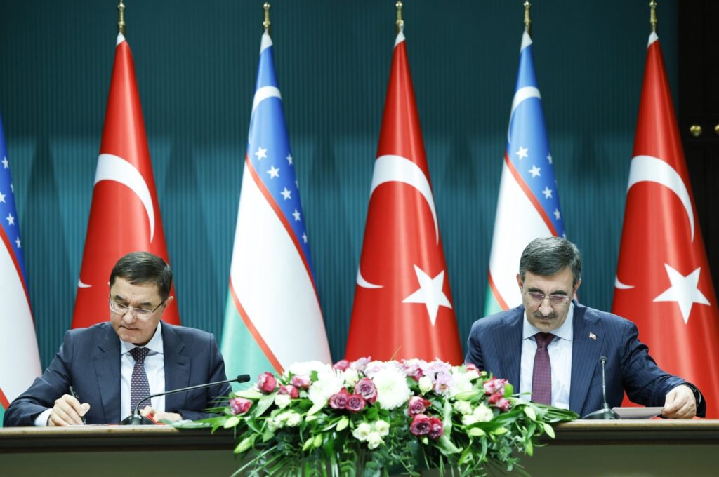 Vice President Cevdet Yılmaz (R) and Uzbekistan Deputy Prime Minister and Minister of Economy and Finance Jamshid Kuchkarov signed the protocol during the seventh meeting of the Türkiye-Uzbekistan Joint Economic Commission, Ankara, Türkiye, Dec. 26, 2023. (AA Photo)