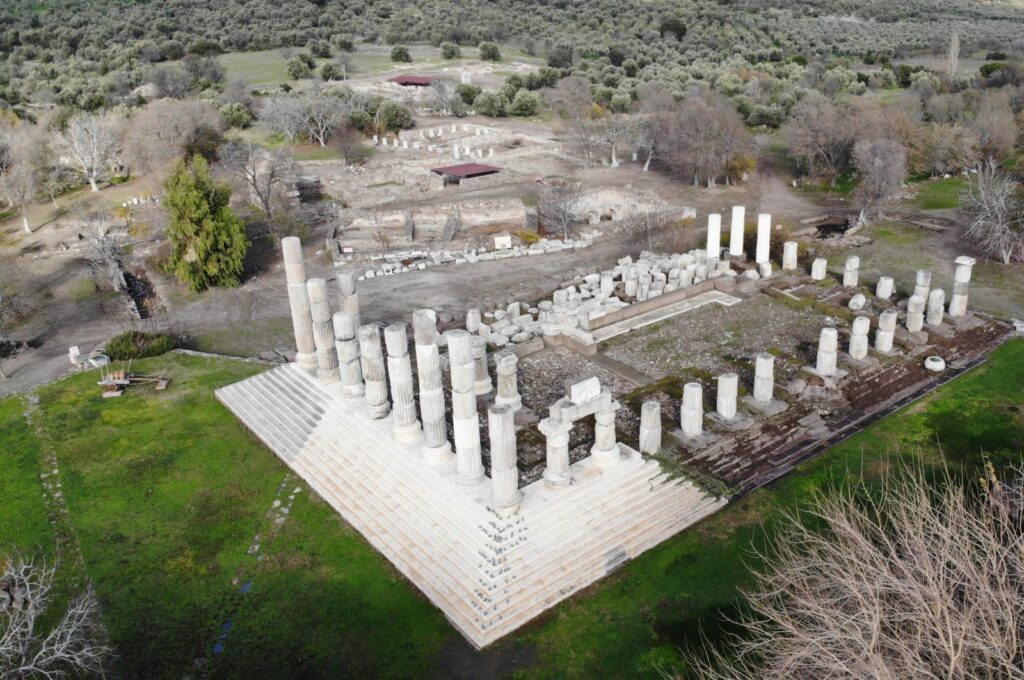 In the 2023 excavation at Apollon Smintheus Temple in Gülpınar village, a 2,000-year-old Roman-era monument tomb was found in the necropolis. Initial assessments of disturbed skeletons suggest over 10 individuals, including children and adults, were buried there, Çanakkale, Türkiye, Dec. 27, 2023. (IHA Photo)