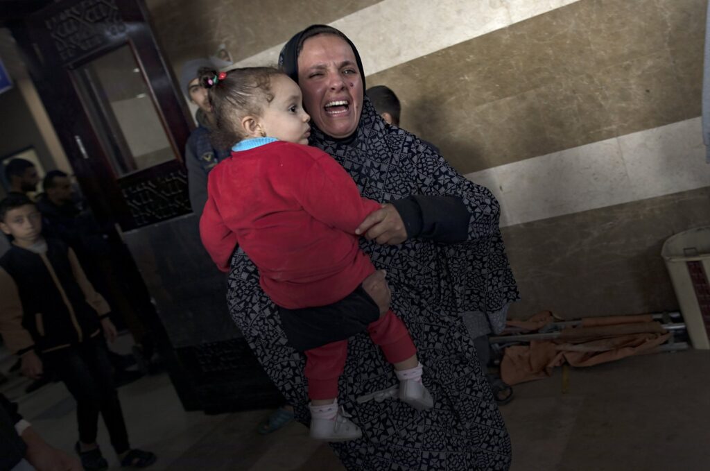 A woman holding a child cries as wounded Palestinians are brought at Al Nasser Hospital in Khan Younis, southern Gaza Strip, Palestine, Dec. 27, 2023. (EPA Photo)