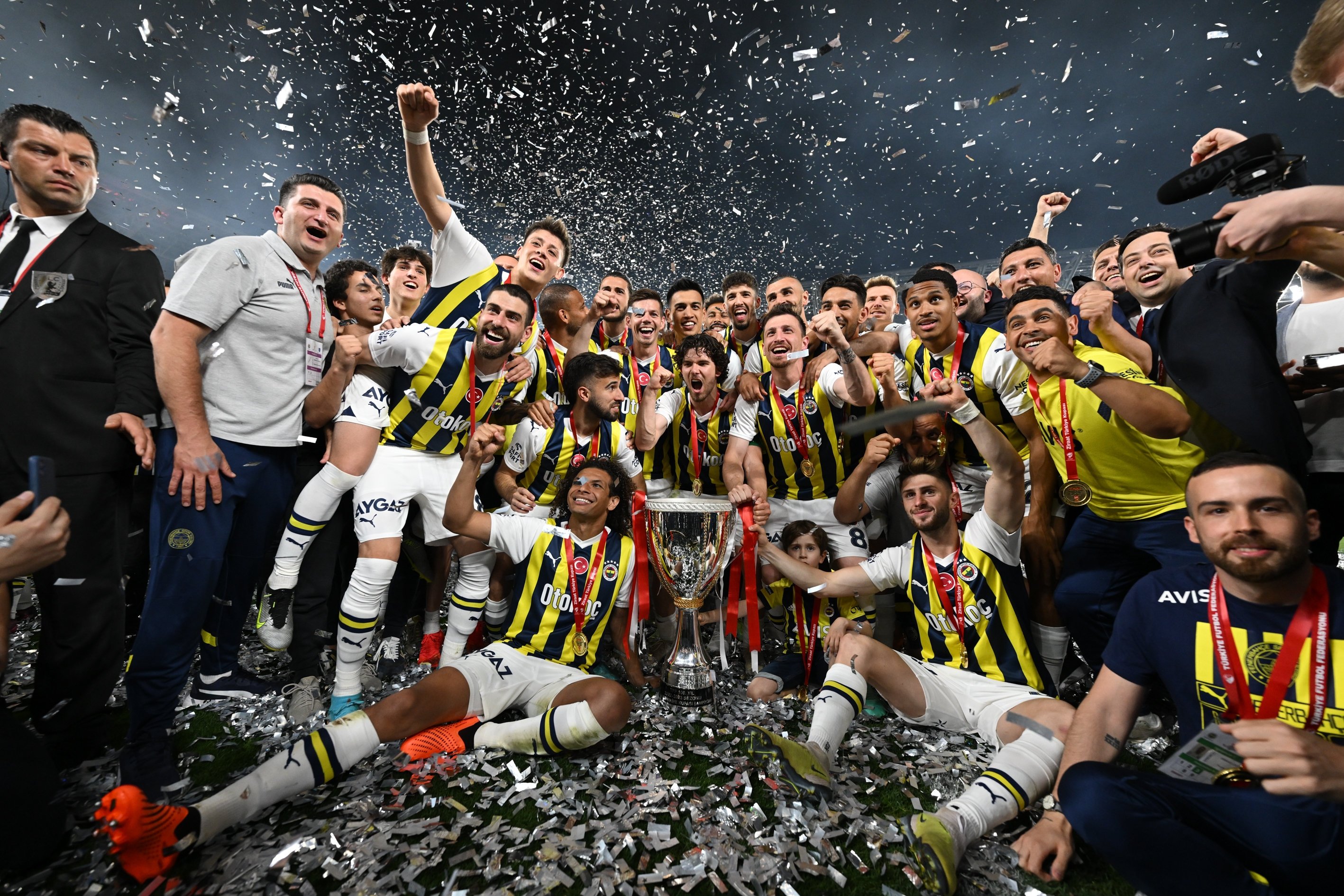 307535 Fenerbahçe players celebrate after beating Başakşehir to win the Turkish Cup, İzmir, Türkiye, June 11, 2023. (AA Photo)