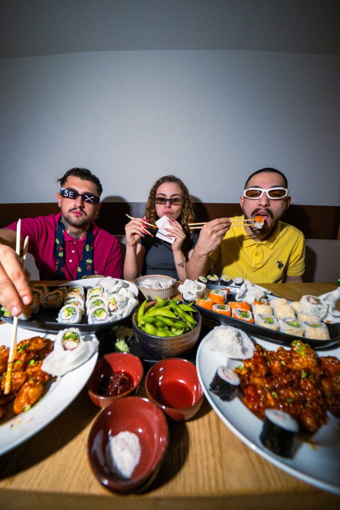 (R-L) Kleo and Segah and Motive during the photoshoot of single "A La Carte." (Photo courtesy of Warner Music Türkiye)