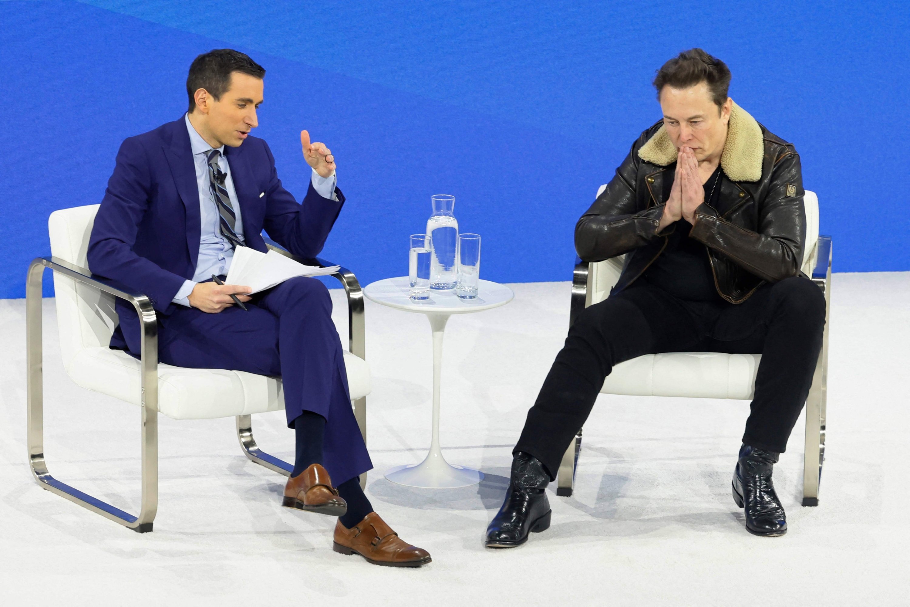 307713 New York Times Columnist Andrew Ross Sorkin and C.E.O. of Tesla, Chief Engineer of SpaceX and C.T.O. of X Elon Musk speak during the New York Times annual DealBook summit in New York City, U.S. Nov. 29, 2023. (AFP Photo)