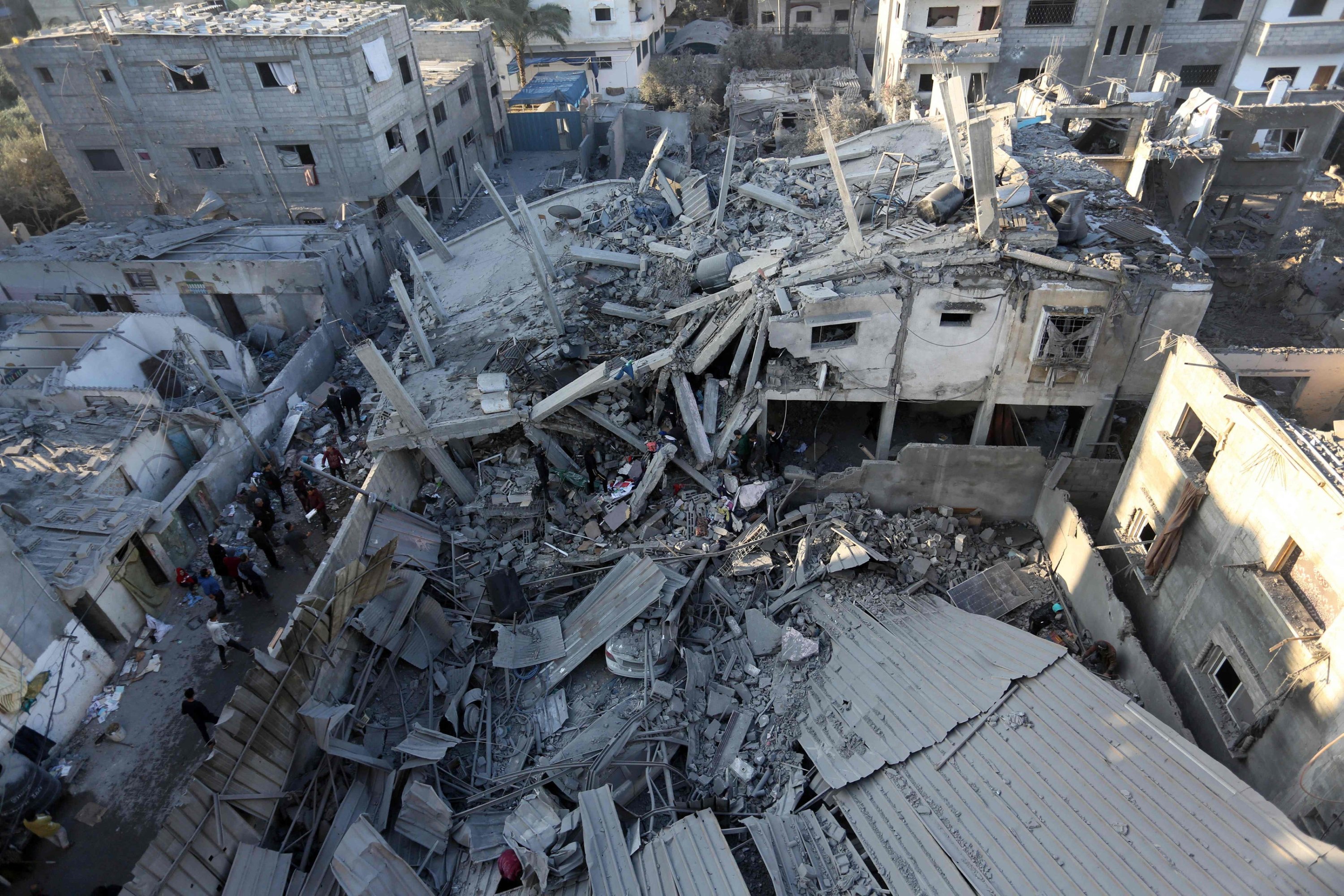 307911 Palestinians inspect the damage following Israeli strikes on the Zawayda area of the central Gaza Strip on Dec. 30, 2023. (AFP Photo