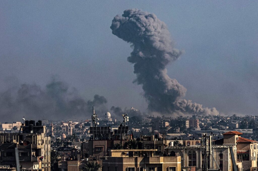 Smoke billows over Khan Younis during Israeli bombardment in the southern Gaza Strip, Palestine, Dec. 30, 2023. (AFP Photo)