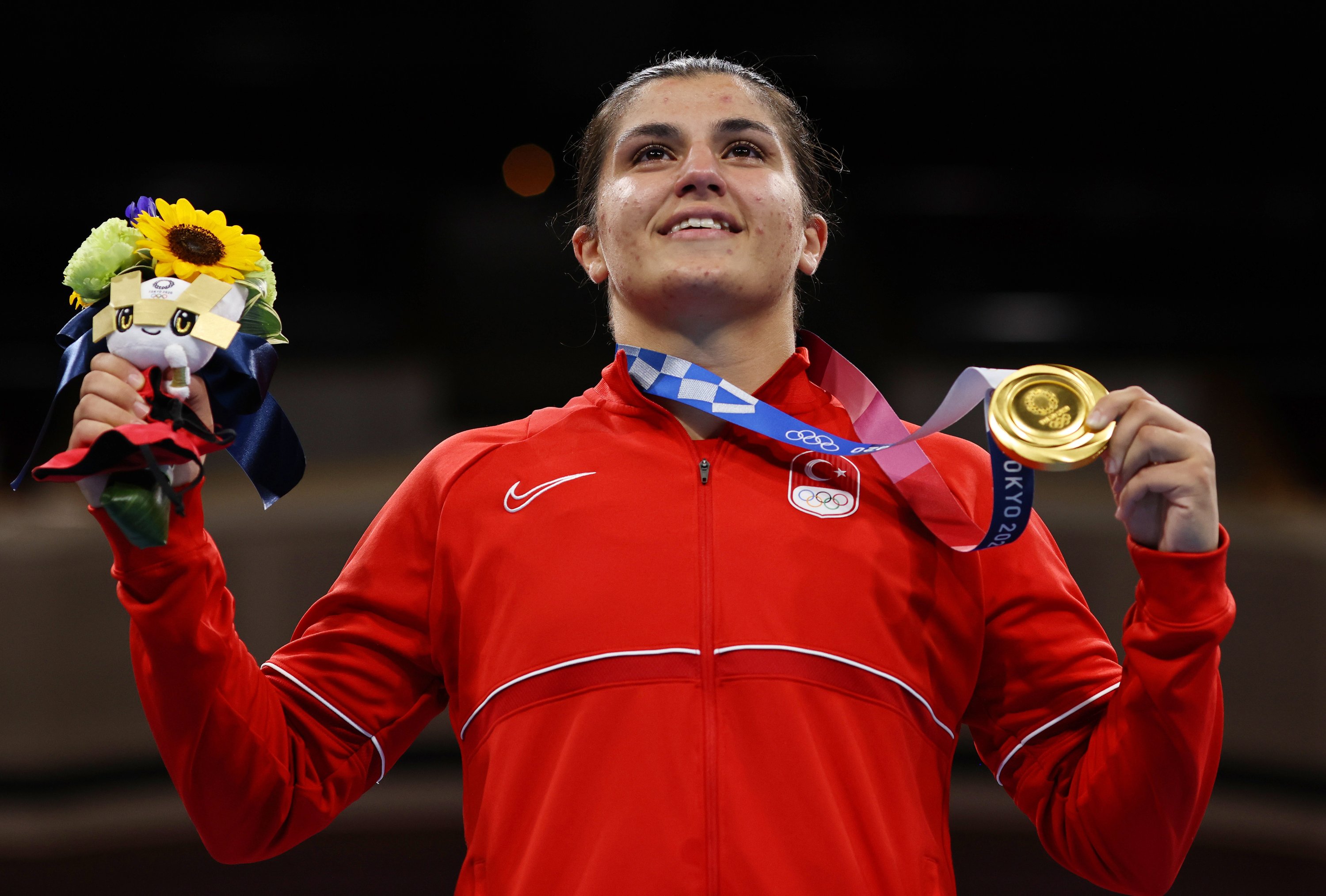 308571 Türkiye's Busenaz Sürmeneli poses for a photo with her gold medal during the medal ceremony for the Women's Welter (64-69 kg.) on day 15 of the Tokyo 2020 Olympic Games at Kokugikan Arena, Tokyo, Japan, Aug. 7, 2021. (Getty Images Photo)