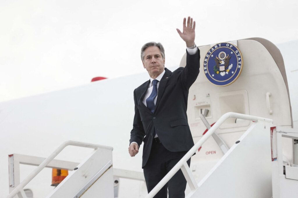 U.S. Secretary of State Antony Blinken greets the press while boarding a plane at the "Felipe Angeles" International Airport after his meeting with Mexican President Andres Manuel Lopez Obrador in Zumpango, State of Mexico, Dec. 27, 2023. (AFP Photo)