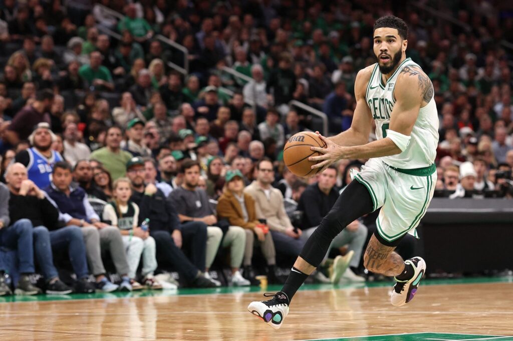 Boston Celtics' Jayson Tatum drives to the basket against the Minnesota Timberwolves at TD Garden, Boston, U.S., Jan. 10, 2024. (AFP Photo)