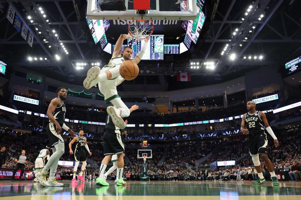 Celtics' Kristaps Porzingis dunks against the Milwaukee Bucks during an NBA game, Milwaukee, Wisconsin, U.S., Jan. 11, 2024. (AFP Photo)