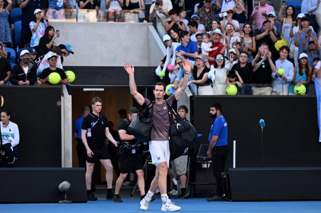 Britain's Andy Murray waves to the crowd as he exits the court following his first round loss to Tomas Martin Etcheverry of Argentina on Day 2 of the 2024 Australian Open at Melbourne Park in Melbourne, Australia, Jan. 15, 2024. (EPA Photo)