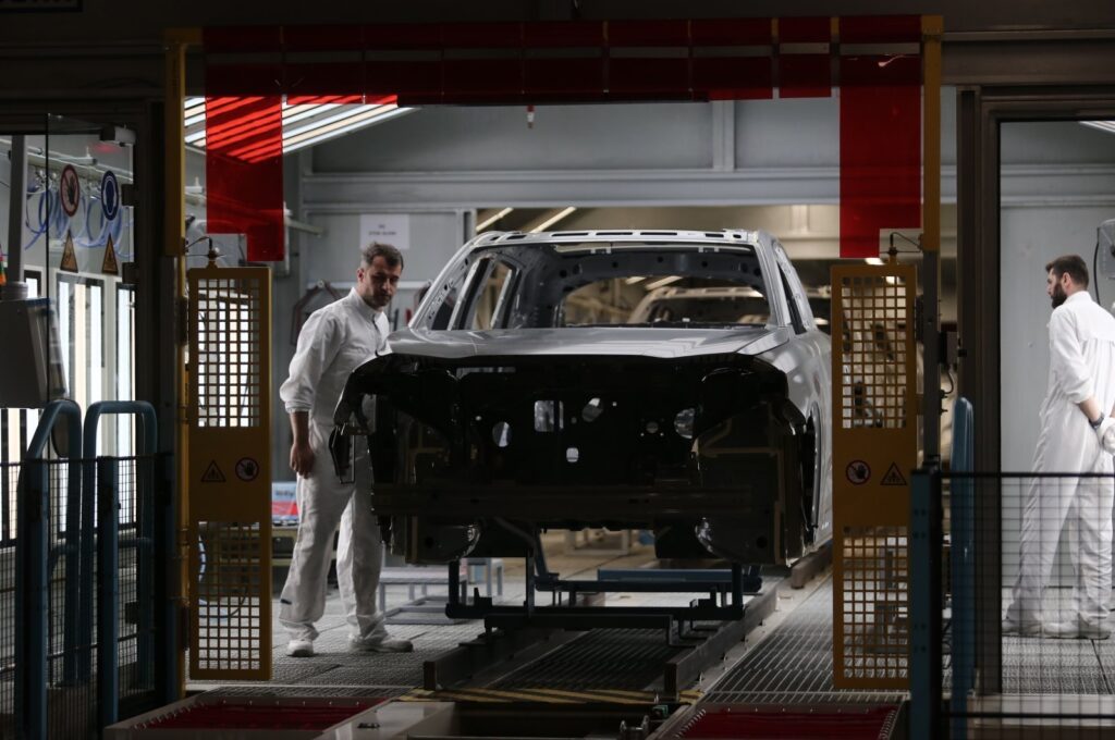 Workers are seen at the production facility of Türkiye's first electric car manufacturer, Togg, in Bursa, northwestern Türkiye, Sept. 20, 2023. (IHA Photo)