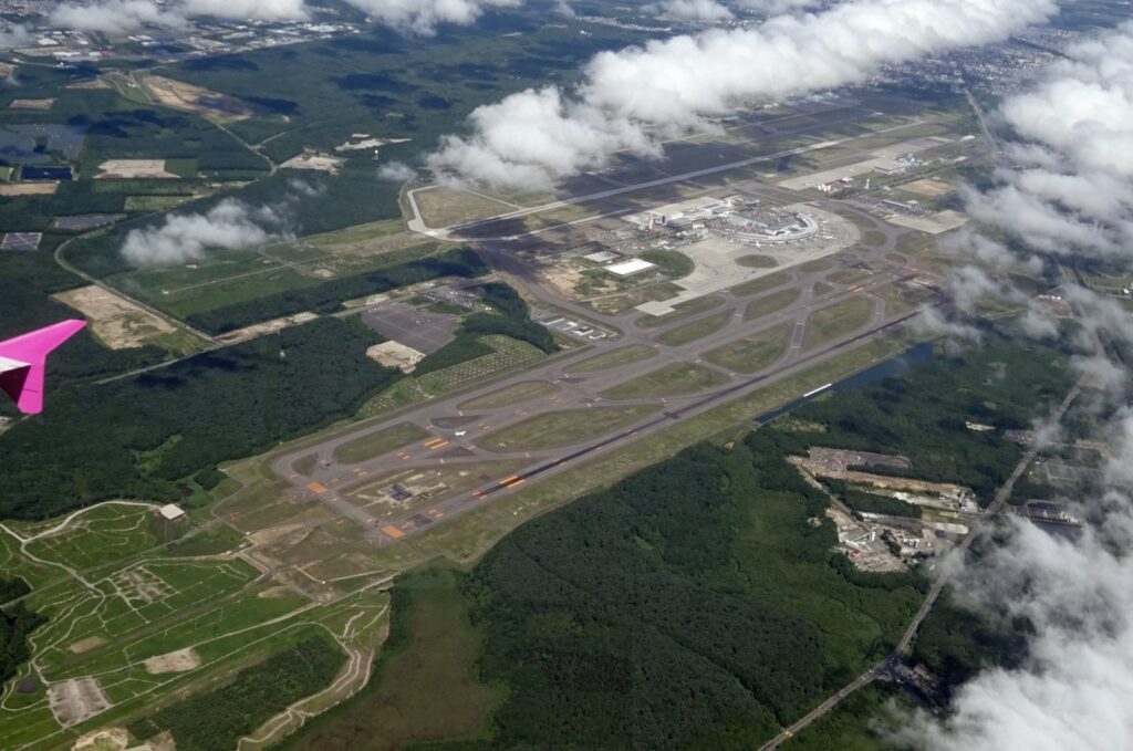 This undated photo shows an aerial view of the New Chitose Airport, Hokkaido, Japan. (Wikimedia Commons)
