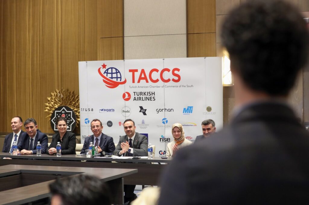 Industry and Technology Minister Mehmet Fatih Kacır (C) applauds during a business event in Orlando, Florida, U.S., Jan. 17, 2024. (AA Photo)