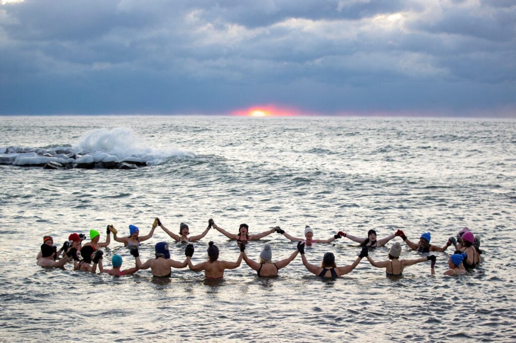 A group consisting mostly of women, who call themselves "The Endorphins," gather for a sunrise swim in the chilly waters of Lake Ontario during freezing temperatures in Toronto, Ontario, Canada. Jan. 17, 2024.  (Reuters Photo)