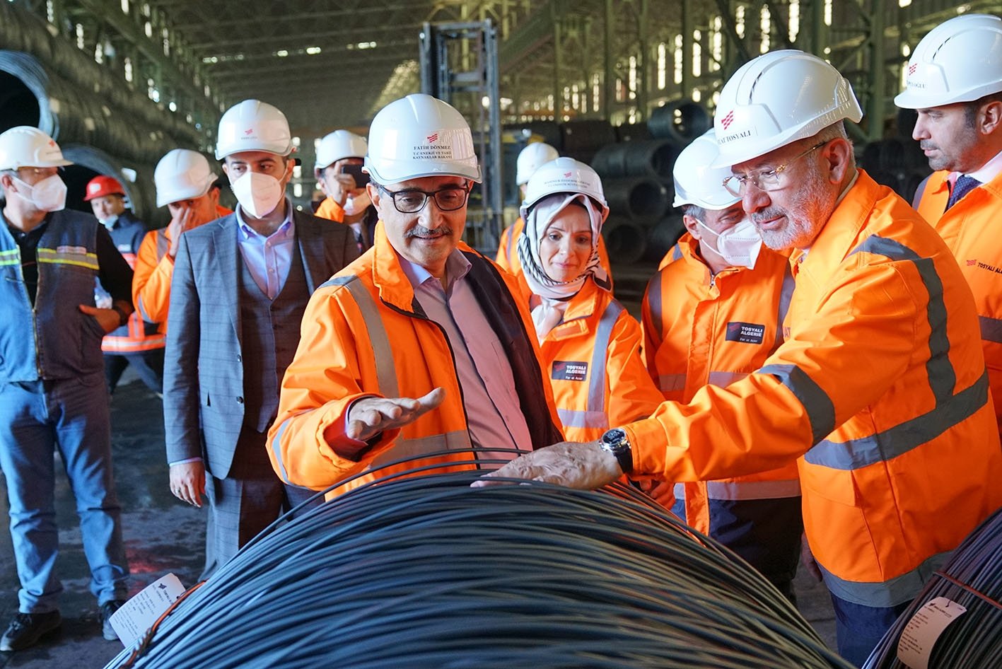 Fuat Tosyalı, chairperson of the board of directors of Tosyalı Holding (right) with Türkiye's then-ambassador to Algeria Mahinur Özdemir Göktaş (center) and then-Energy and Natural Resources Minister Fatih Dönmez at the company's factory in Algeria in this undated file photo from 2019. (Tosyalı Steel Website Photo)