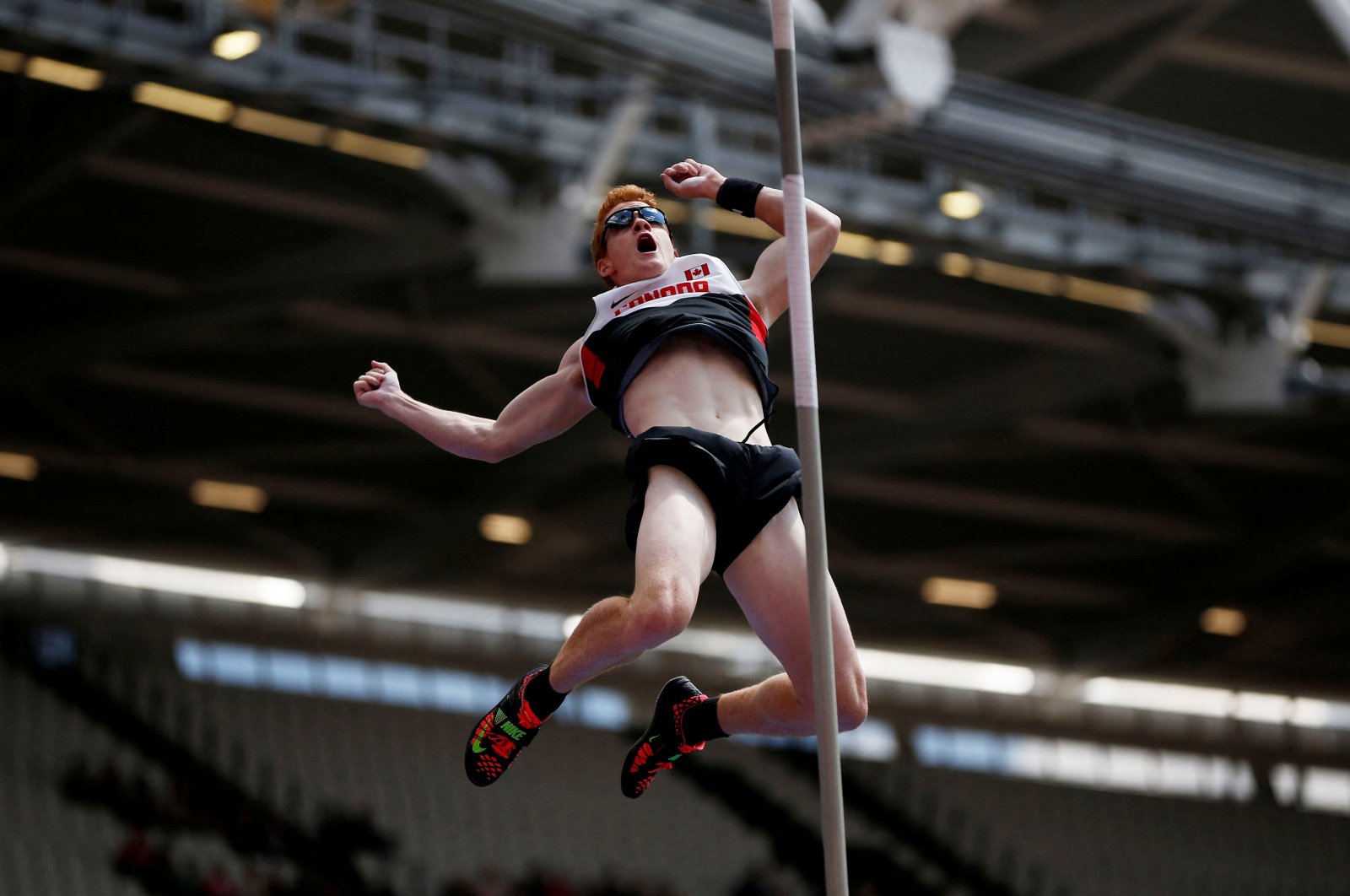 Canada's Shawn Barber in action during the men's pole vault finals of the Sainsbury's Anniversary Games at the Queen Elizabeth Olympic Park, London, U.K., July 25, 2015. (Reuters Photo)