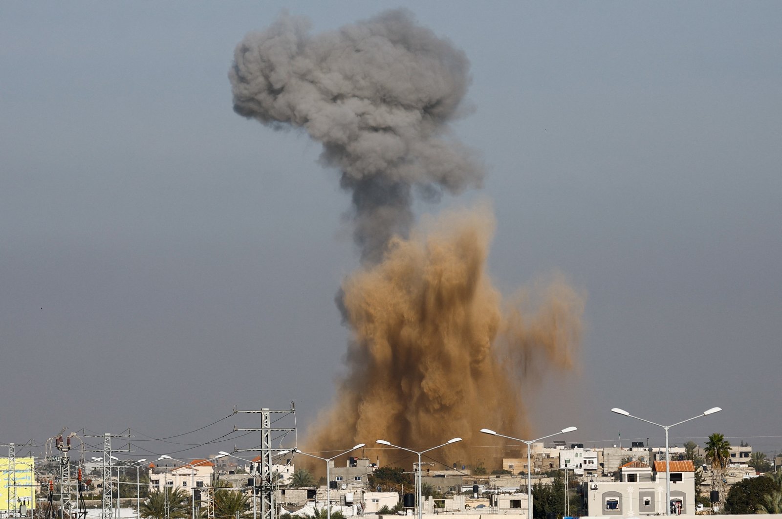 Smoke rises following Israeli strikes, amid the ongoing conflict between Israel and Palestine, Rafah, Gaza Strip, Palestine, Jan. 18, 2024. (Reuters Photo)