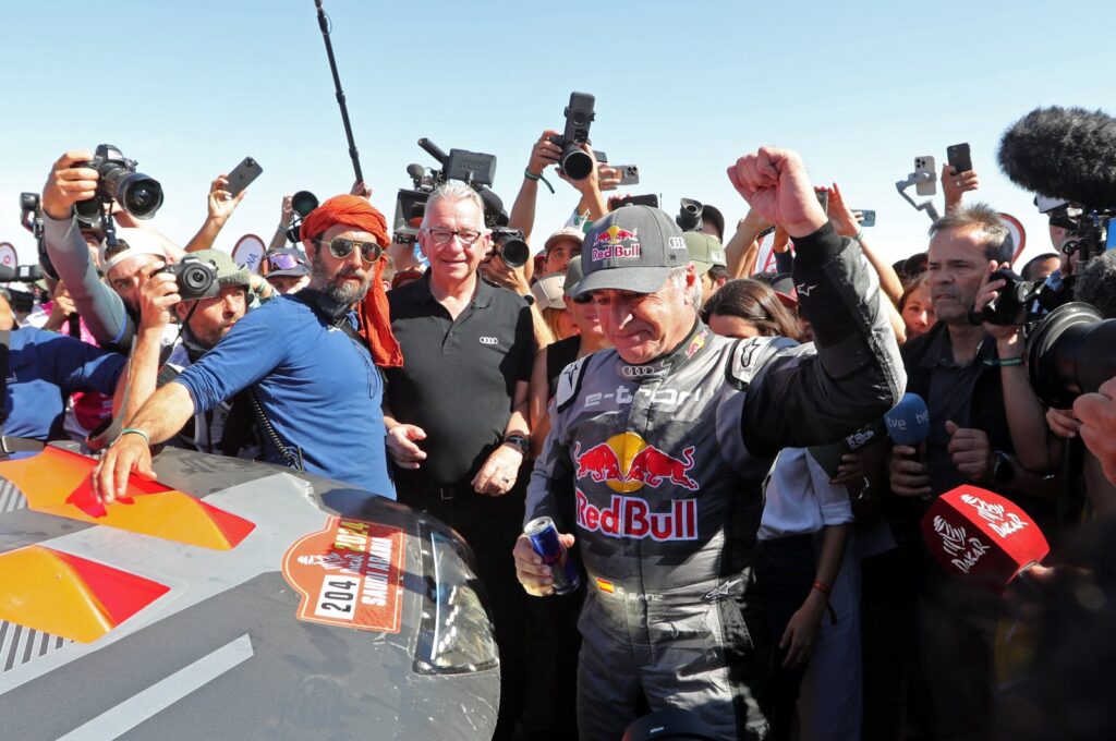 Team Audi Sport's Carlos Sainz Sr. celebrates after winning the Dakar Rally car category, Yanbu, Saudi Arabia, Jan. 19, 2024. (Reuters Photo)