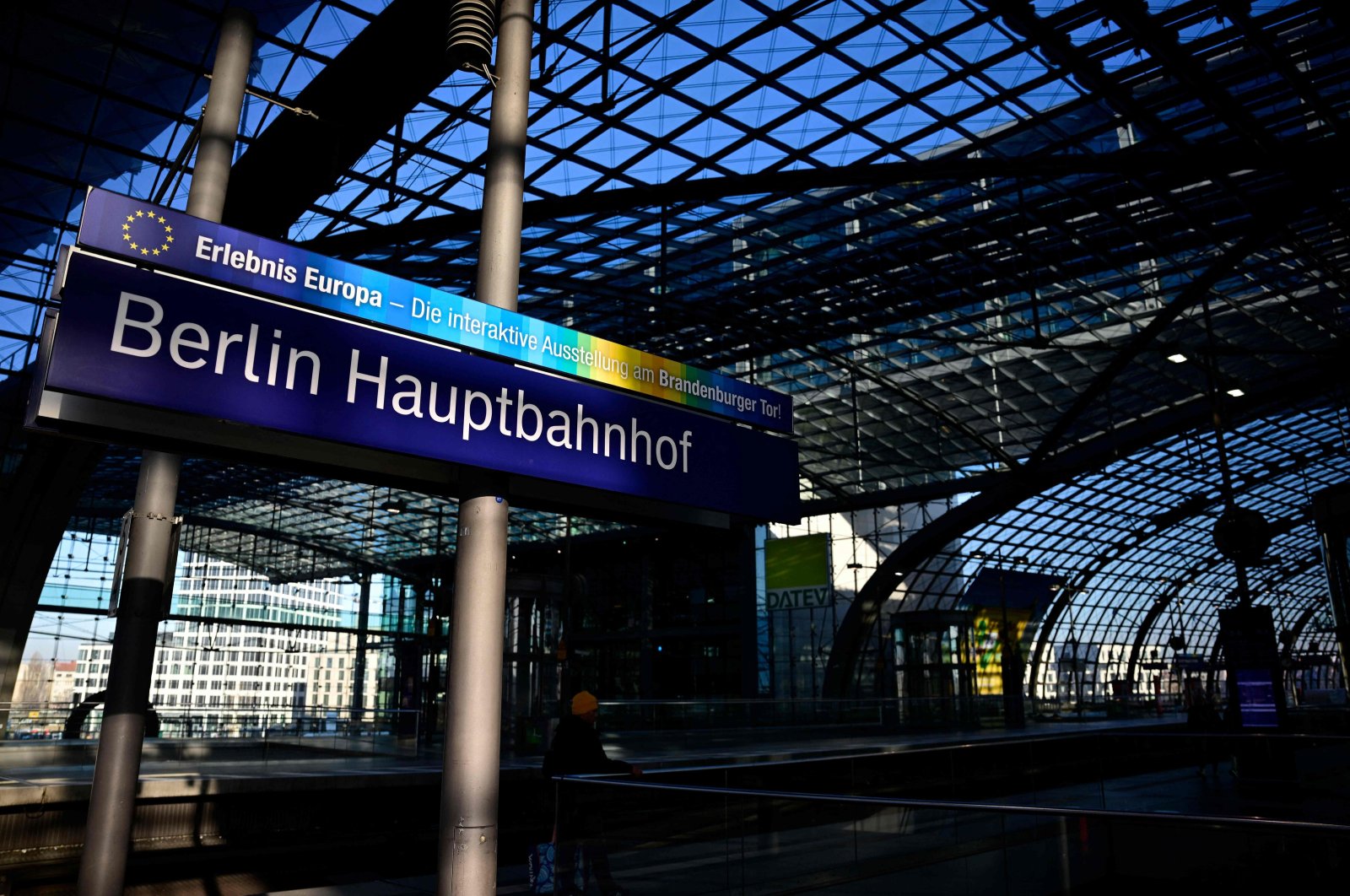 A deserted platform at the main railway station (Hauptbahnhof) is pictured in Berlin during a strike by German train drivers, Germany, Jan. 10, 2024. (AFP Photo)