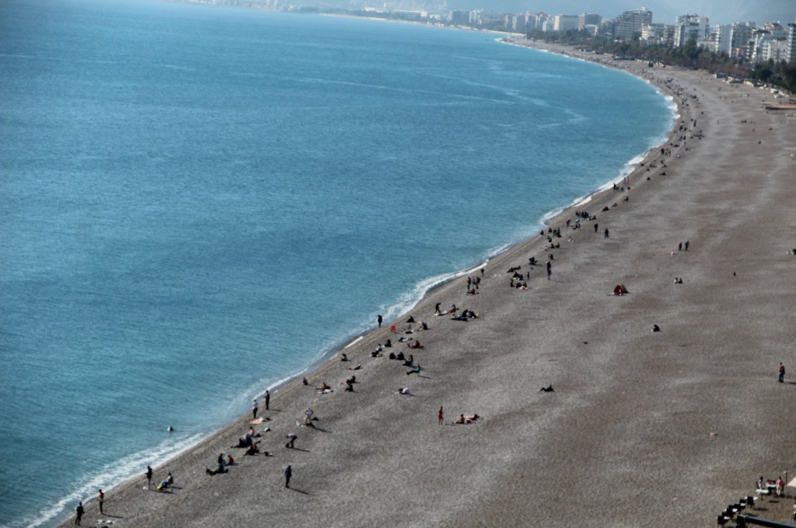 Citizens are seen enjoying at Antalya beach, Türkiye, Jan. 22, 2024. (IHA Photo)