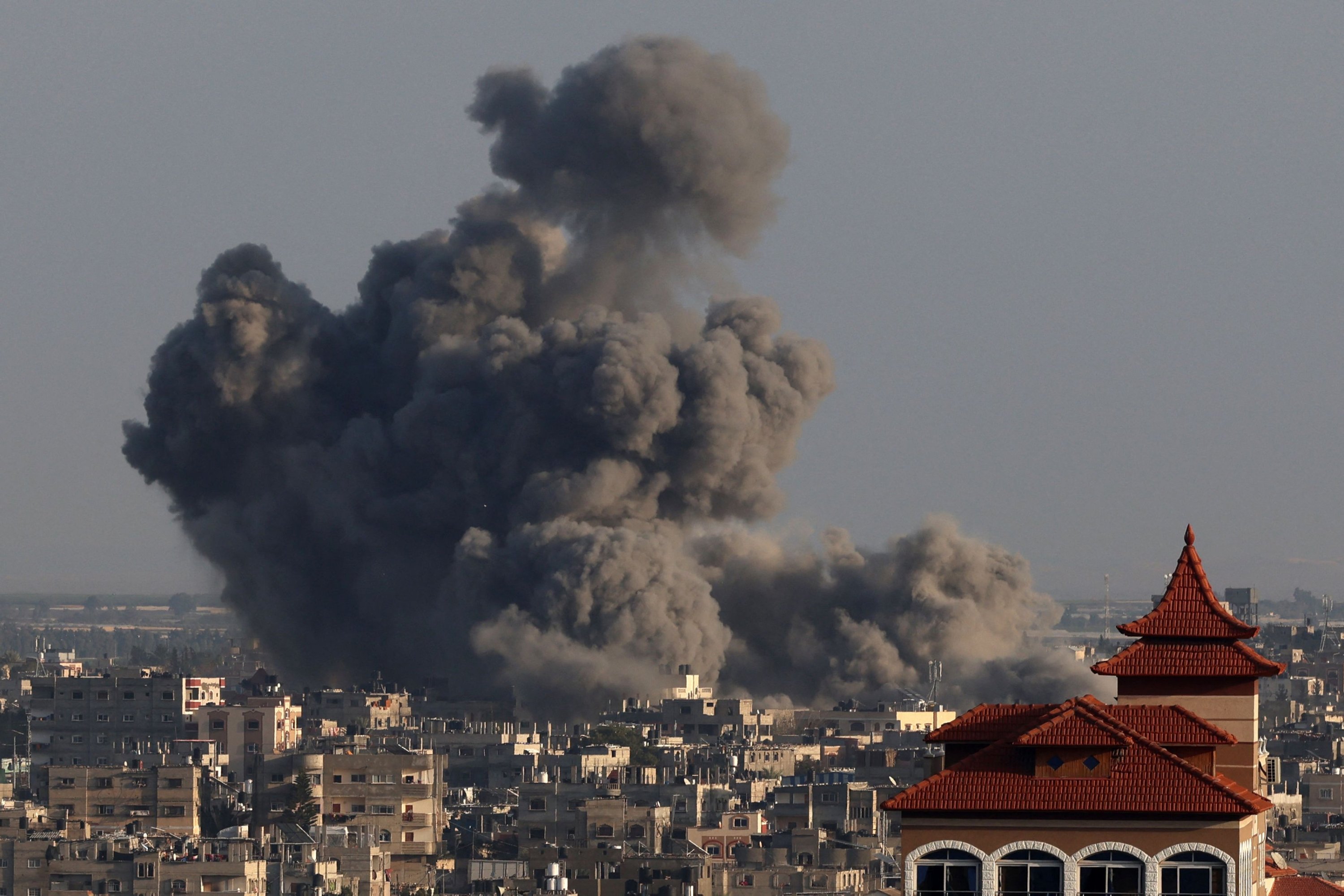 311851 A picture taken from Rafah shows smoke billowing over Khan Youning, southern Gaza Strip, Palestine, Jan. 24, 2024. (AFP Photo)