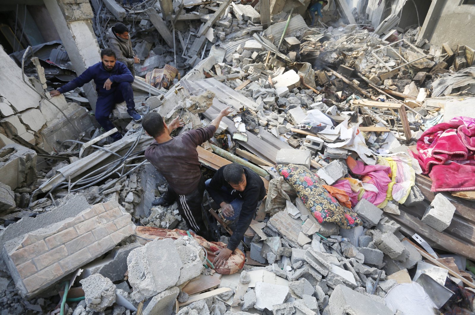 Palestinians dig through the rubbles of a house destoryed in Israeli attack in central Gaza, Palestine, Jan. 26, 2024. (AA Photo)