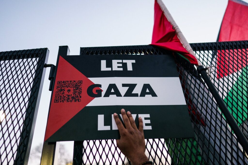 Protesters attend a rally in solidarity with Palestine outside the White House, in Washington, D.C., U.S., Jan. 13, 2024. (EPA Photo)