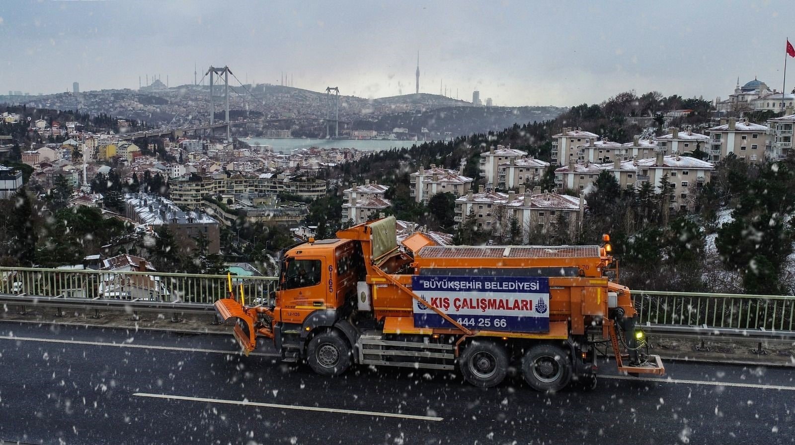 Istanbul Metropolitan Municipality's Disaster Coordination Center (AKOM) mobilizes vehicles amid snowfall predictions, Istanbul, Türkiye, Jan. 31, 2024. (IHA Photo)
