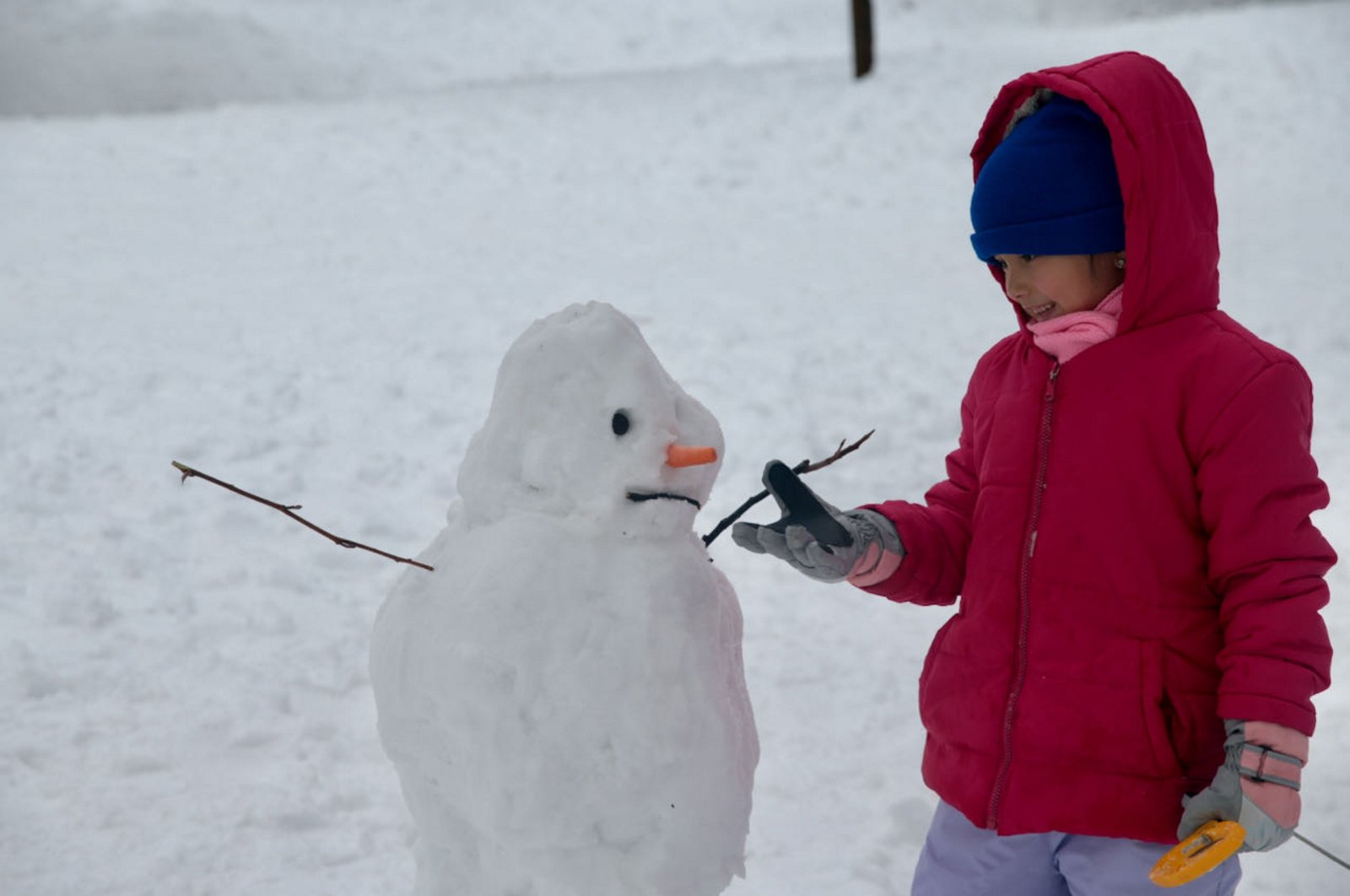 A child enjoys the last day of the semester break in Gölcük Nature Park, Bolu, Türkiye, Feb. 4, 2024. (AA Photo)