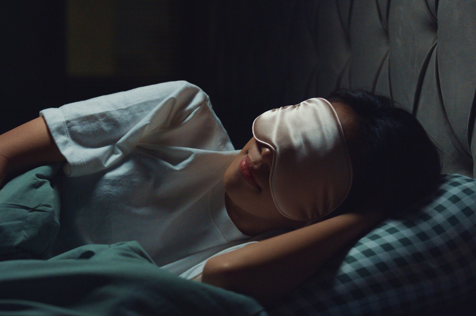Ensuring a consistent sleep schedule, ideally aligned with the circadian rhythm, promotes quality sleep and sets the stage for a rejuvenated morning. (Getty Images Photo)