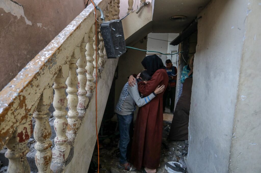 Palestinian mourn the loss of their home and loved ones in Israeli attacks, Rafah, southern Gaza, Feb. 8, 2024. (AA Photo)