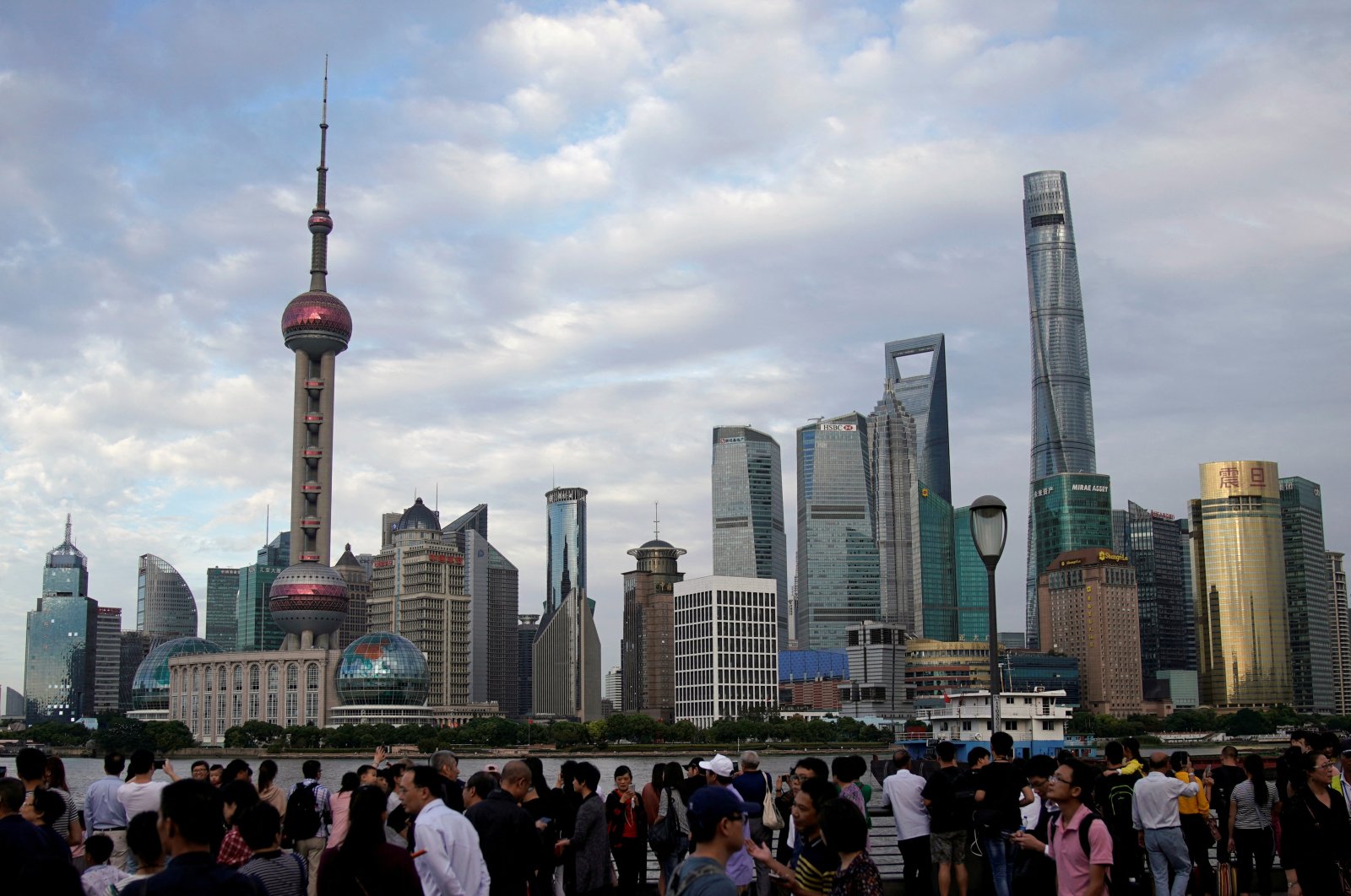 People visit the Bund in front of Shanghai's financial district of Pudong, Shanghai, China, Sept. 28, 2017. (Reuters Photo)