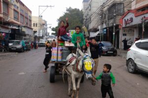 Children ride a donkey-pulled cart along a street in Rafah in the southern Gaza Strip on Feb. 9, 2024. (AFP Photo)