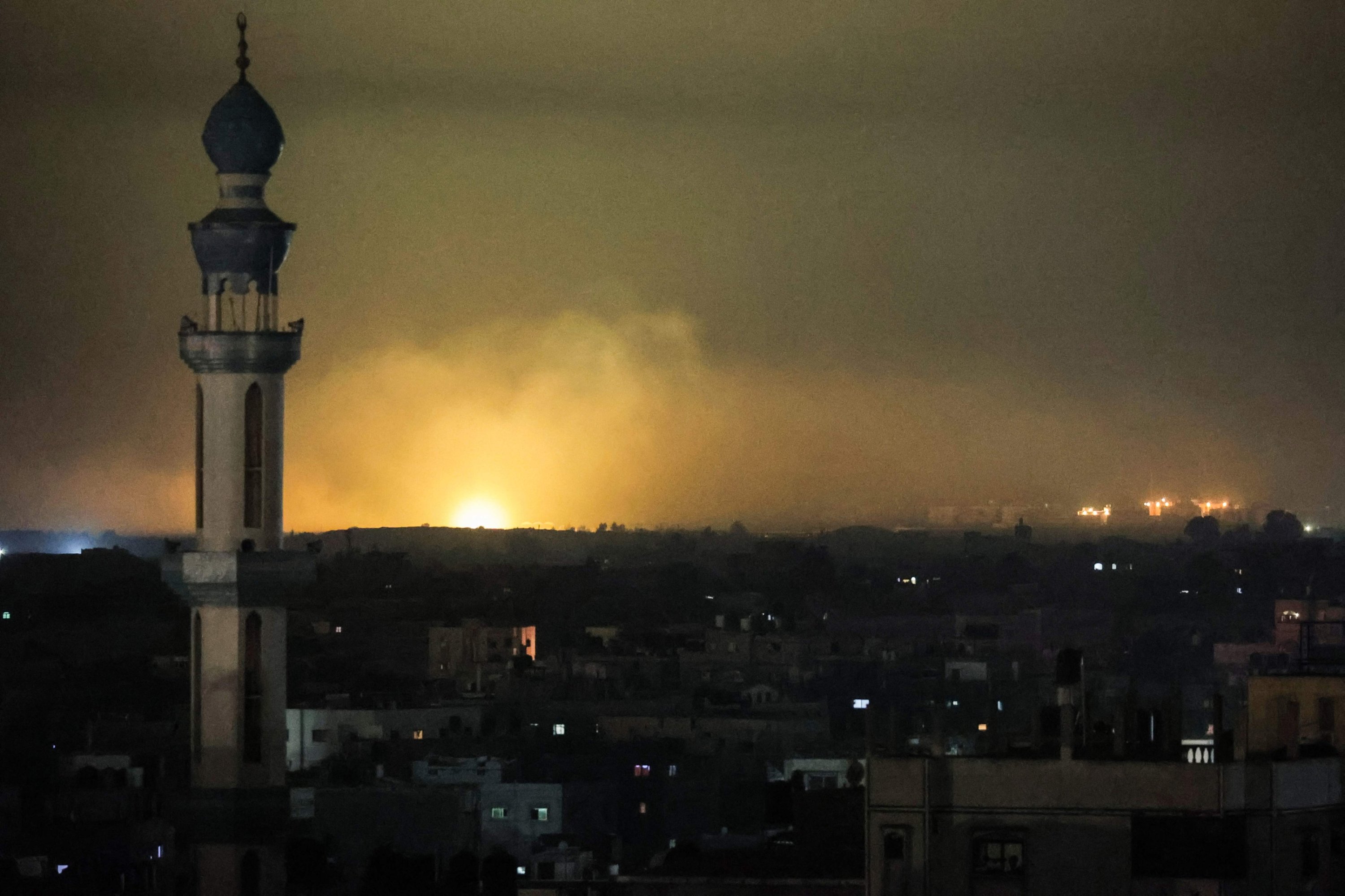 314445 Smoke billows during Israeli bombardment over Rafah in the southern Gaza Strip, Palestine, Feb. 12, 2024. (AFP Photo)
