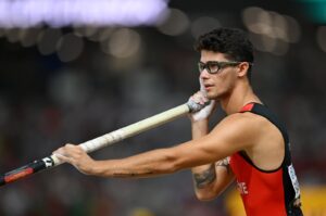 Türkiye's Ersu Şaşma competes in the men's pole vault final during Day 8 of the World Athletics Championships Budapest 2023 at the National Athletics Centre, Budapest, Hungary, Aug. 26, 2023. (Getty Images Photo)