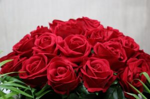 A red rose bouquet is prepared on Valentines Day, Diyarbakır, Türkiye, Feb. 14, 2024. (IHA Photo)