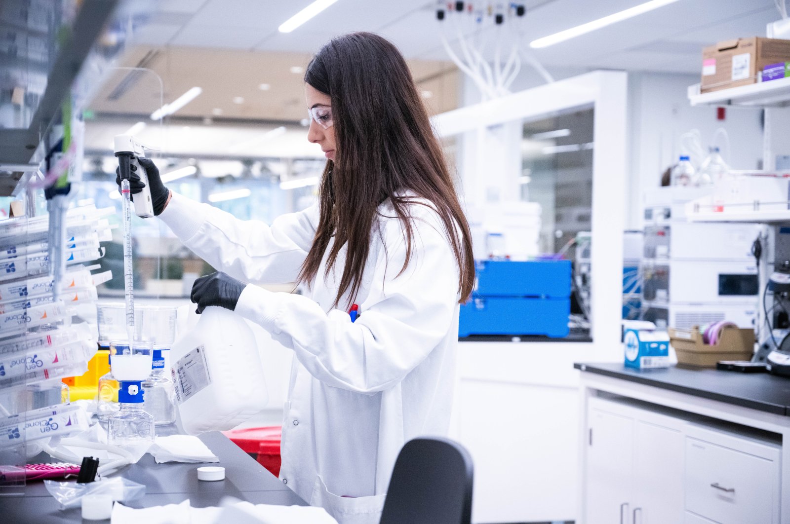 "Türkiye focuses on providing extensive support programs to the sectors with medium-high and high technology levels are chemistry, pharmacy and manufacture of medical and dental equipment." (Getty Images Photo)