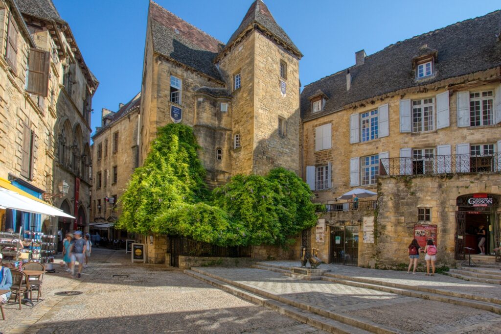 France's southwestern Perigord province is famous for black truffles. A new museum in Sarlat explains all you need to know about the high-end delicacy and also offers Perigord truffles to try. (dpa Photo)