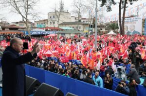 President Recep Tayyip Erdoğan greets the crowd, Ordu, northern Türkiye, Feb. 16, 2024. (AA Photo)