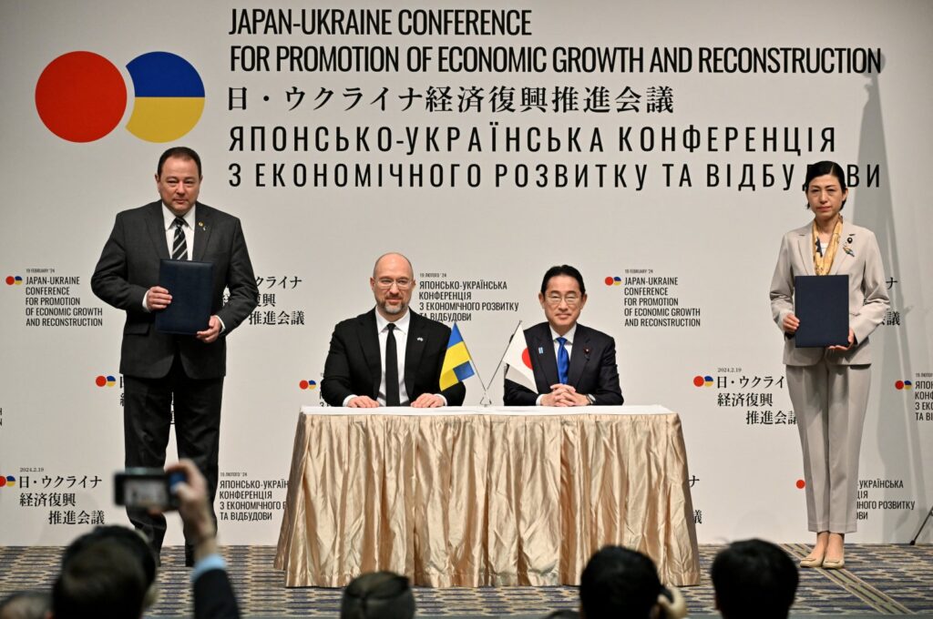 Ukraine's Prime Minister Denys Shmyhal and Japanese Prime Minister Fumio Kishida attend a memorandum of cooperation exchange ceremony during the Japan-Ukraine Conference for Promotion of Economic Growth and Reconstruction, in Tokyo, Japan, Feb. 19, 2024. (Reuters Photo)