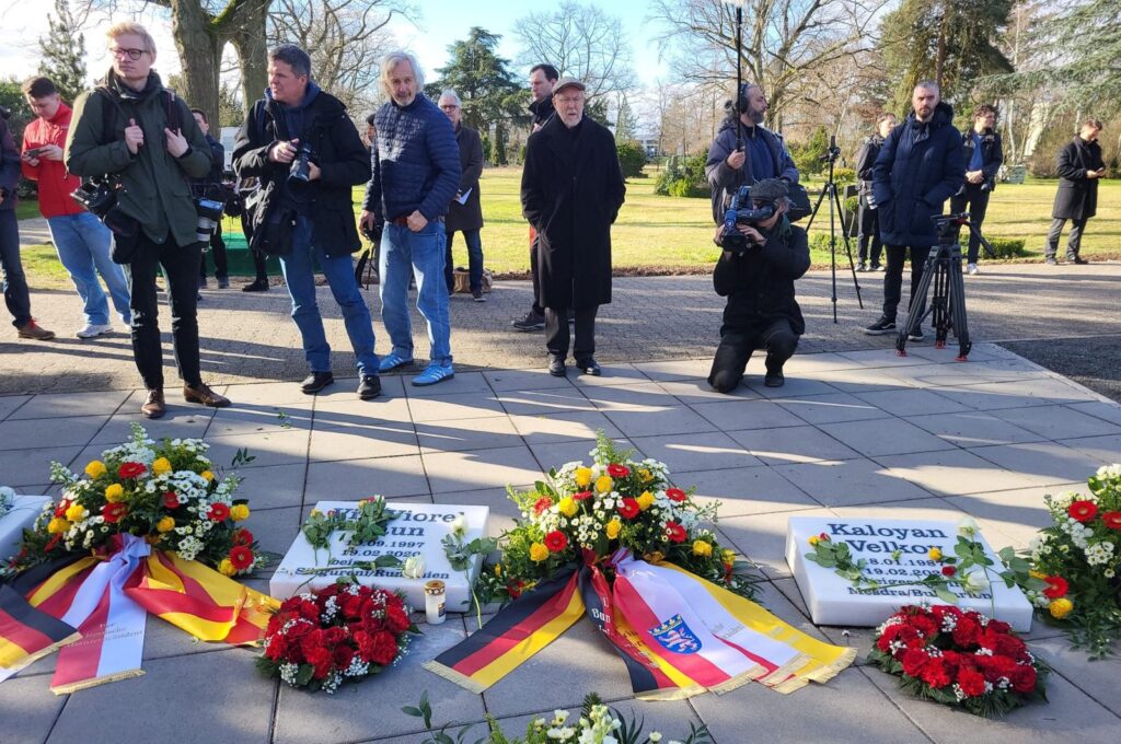 Commemorators leave flowers as they hold a silent memorial service for the victims of the 2020 terror attack at a cemetery, Hanau, Germany, Feb. 19, 2024. (AA Photo)