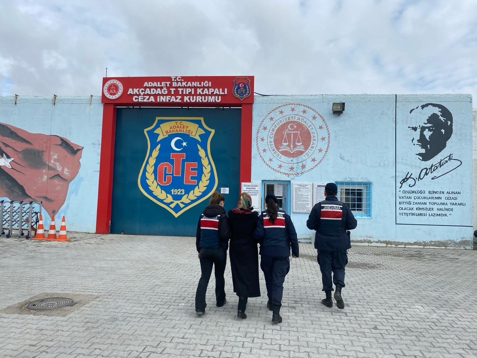 Gendarmerie officers escort a convicted FETÖ fugitive to the penitentiary who was caught in eastern Malatya province, Türkiye, Feb. 17, 2024. (IHA Photo)