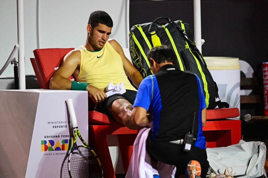 Spain's Carlos Alcaraz gestures after suffering an injury during the ATP 500 Rio Open tennis match against Brazil's Carlos Monteiro, Rio de Janeiro, Brazil, Feb. 20, 2024. (AFP Photo)