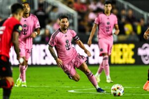 Inter Miami's Lionel Messi (C) plays during the international friendly match against Newell's Old Boys at DRV PNK Stadium, Fort Lauderdale, Florida, U.S., Feb. 15, 2024. (AFP Photo)