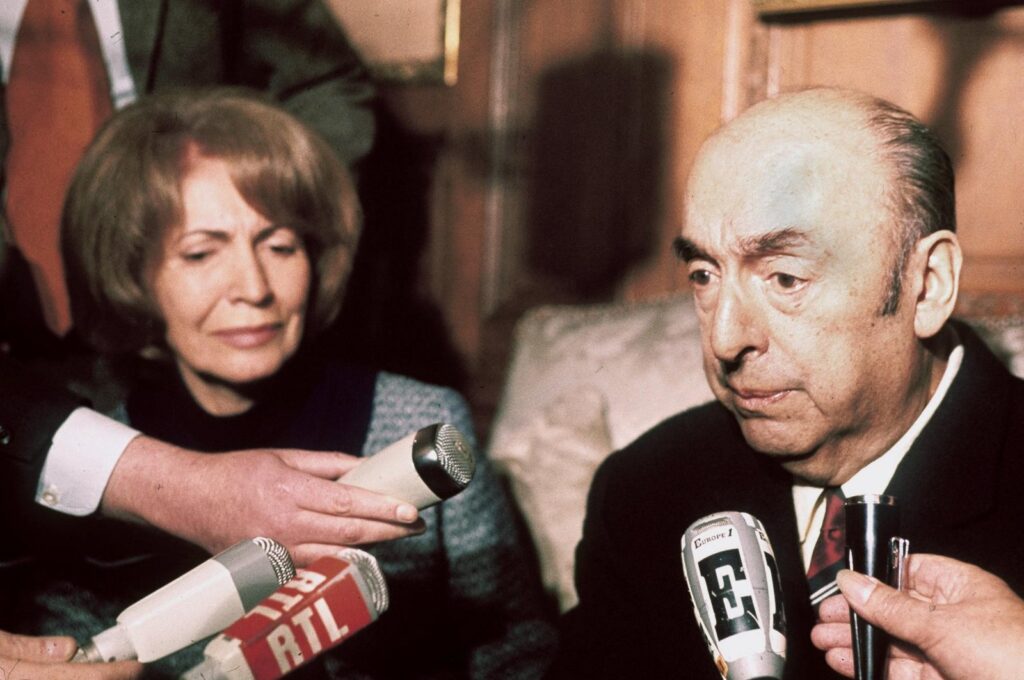 Chilean writer, poet and diplomat, Pablo Neruda, then ambassador to France, answers journalists' questions on Oct. 21, 1971, next to his wife at the Chilean Embassy in Paris after being awarded the 1971 Nobel Literature Prize. (AFP Photo)