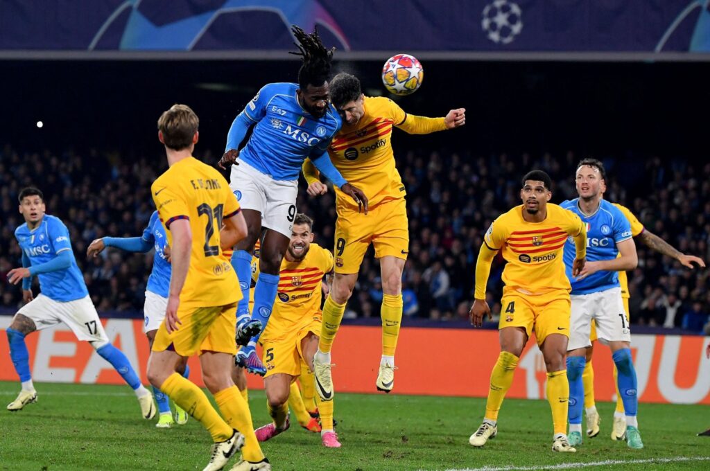 Napoli's Andre Zambo Anguissa (CL) vies with Barcelona's Robert Lewandowski (CR) during the UEFA Champions League round of 16 first Leg football match at the Diego-Armando-Maradona stadium, Naples, Italy, Feb. 21, 2024. (AFP Photo)