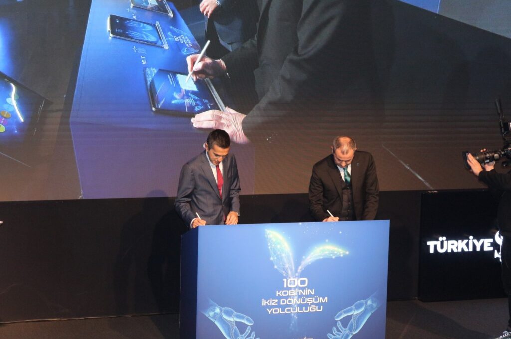 Özgür Burak Akkol (L), head of MESS, and Hakan Aran, general manager of Işbank, sign an agreement, Istanbul, Türkiye, Feb. 21, 2024. (IHA Photo)