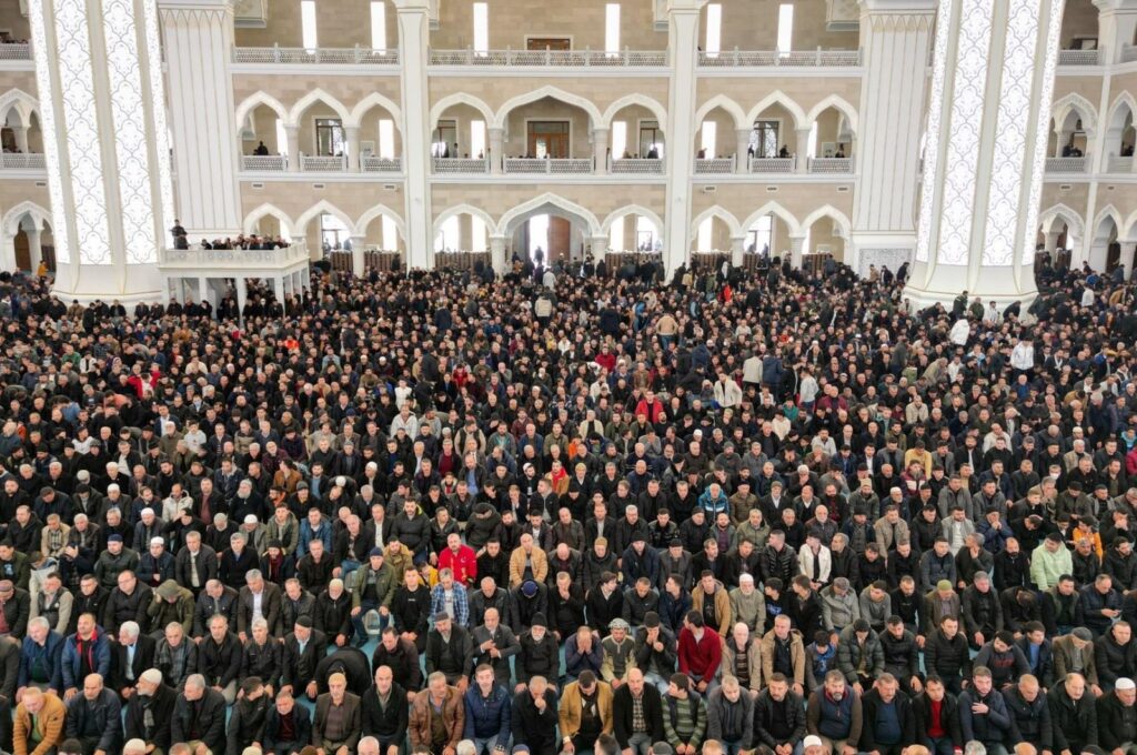 Worshipers attend Friday prayers at the Şahinbey Mosque in Gaziantep, Feb. 23, 2024. (IHA Photo)