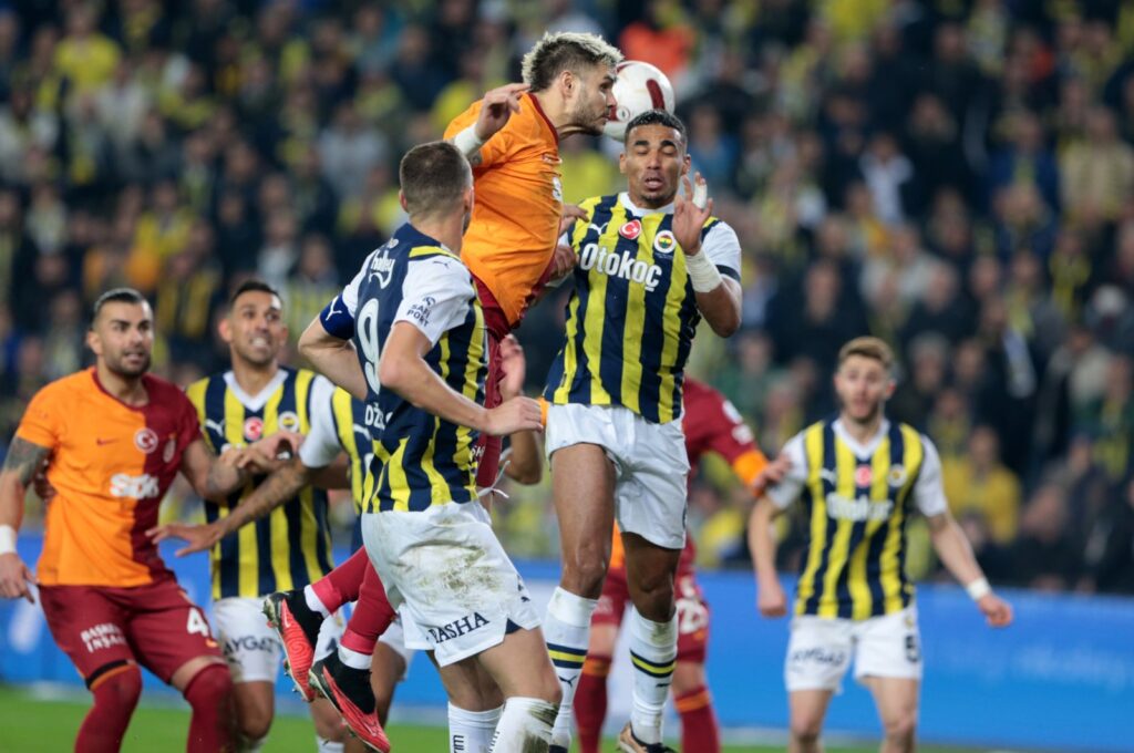 Galatasaray's Mauro Icardi (C) in action during the Süper Lig match against Fenerbahçe at Ülker Stadium, Istanbul, Türkiye, Dec. 24, 2023. (Getty Images Photo)
