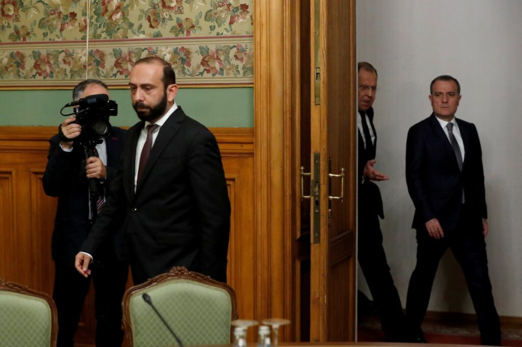 Russian Foreign Minister Sergei Lavrov, Azerbaijani Foreign Minister Jeyhun Bayramov and Armenian Foreign Minister Ararat Mirzoyan attend a meeting in Moscow, Russia, July 25, 2023. (Reuters File Photo)